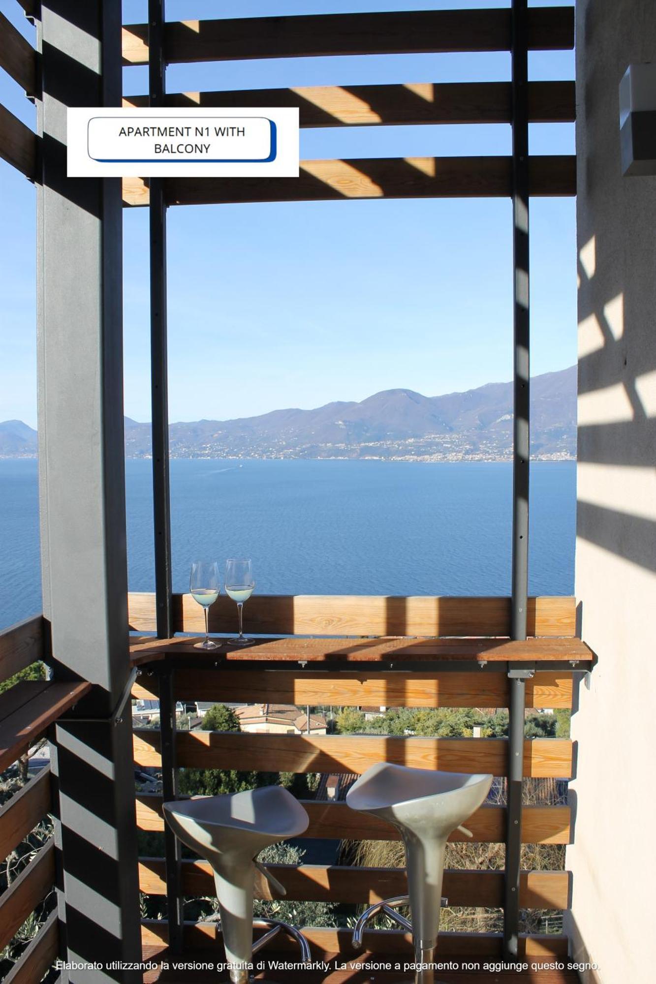 The View Apartment Torri Del Benaco Bagian luar foto