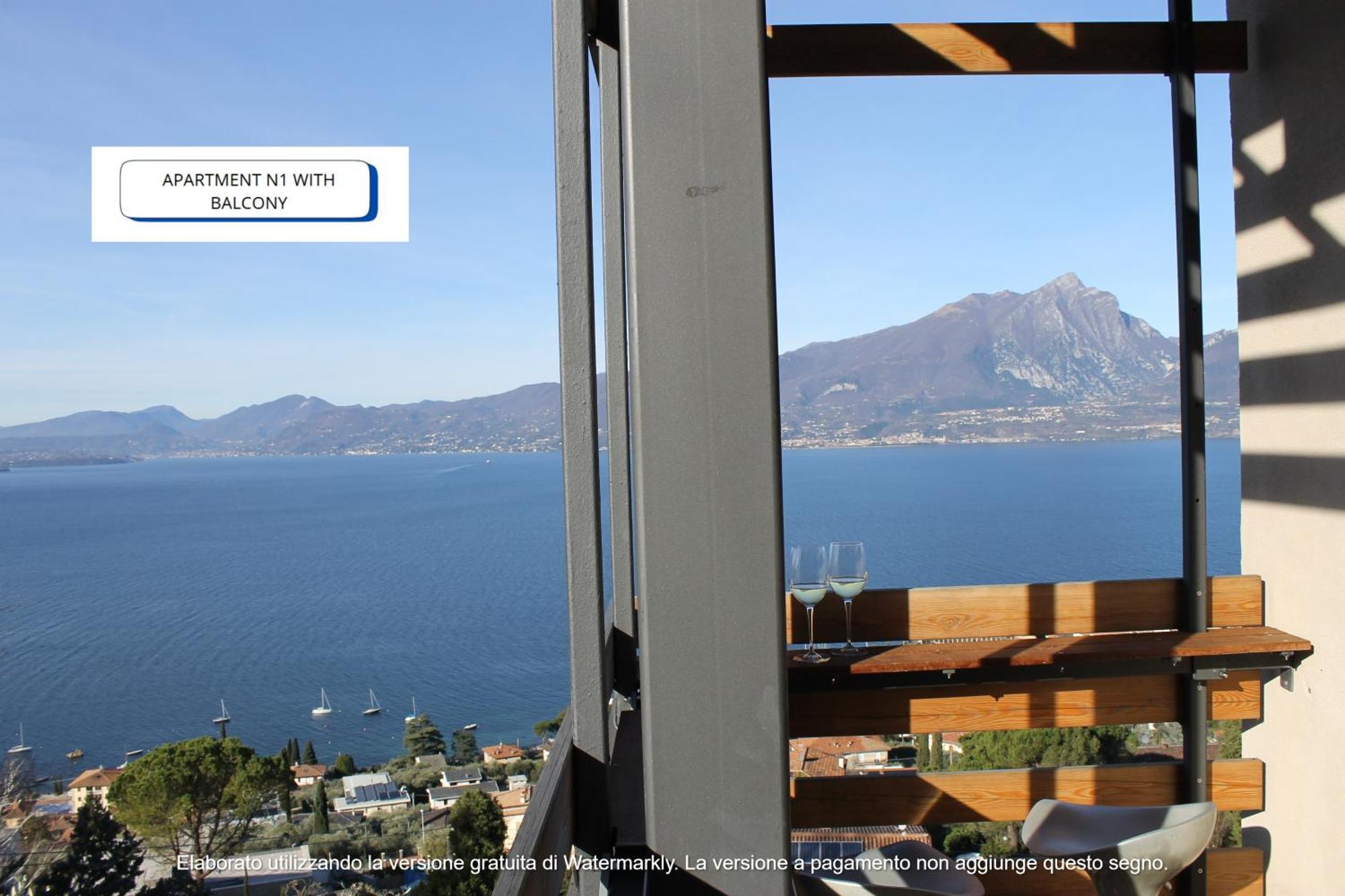 The View Apartment Torri Del Benaco Bagian luar foto